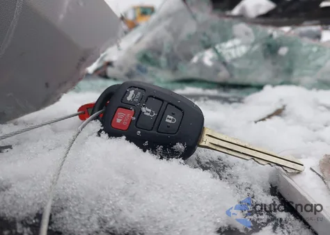 2018 Toyota Corolla Le z USA, uszkodzony, nr VIN 2T1BURHE5JC112625